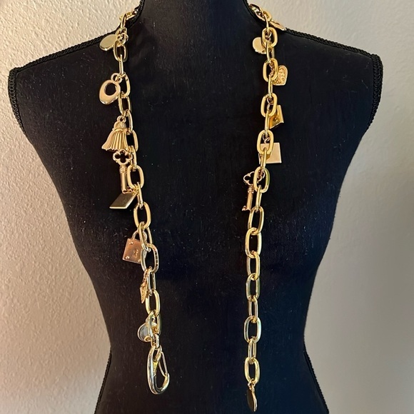 ESCADA Women’s Gold Tone Chain Link Charm Belt Made in Spain VINTAGE RARE FIND!! main image 8